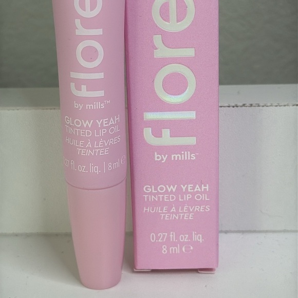 Florence PH Tinted Glow Yeah Hydrating Vegan Lip Oil - Picture 2 of 3